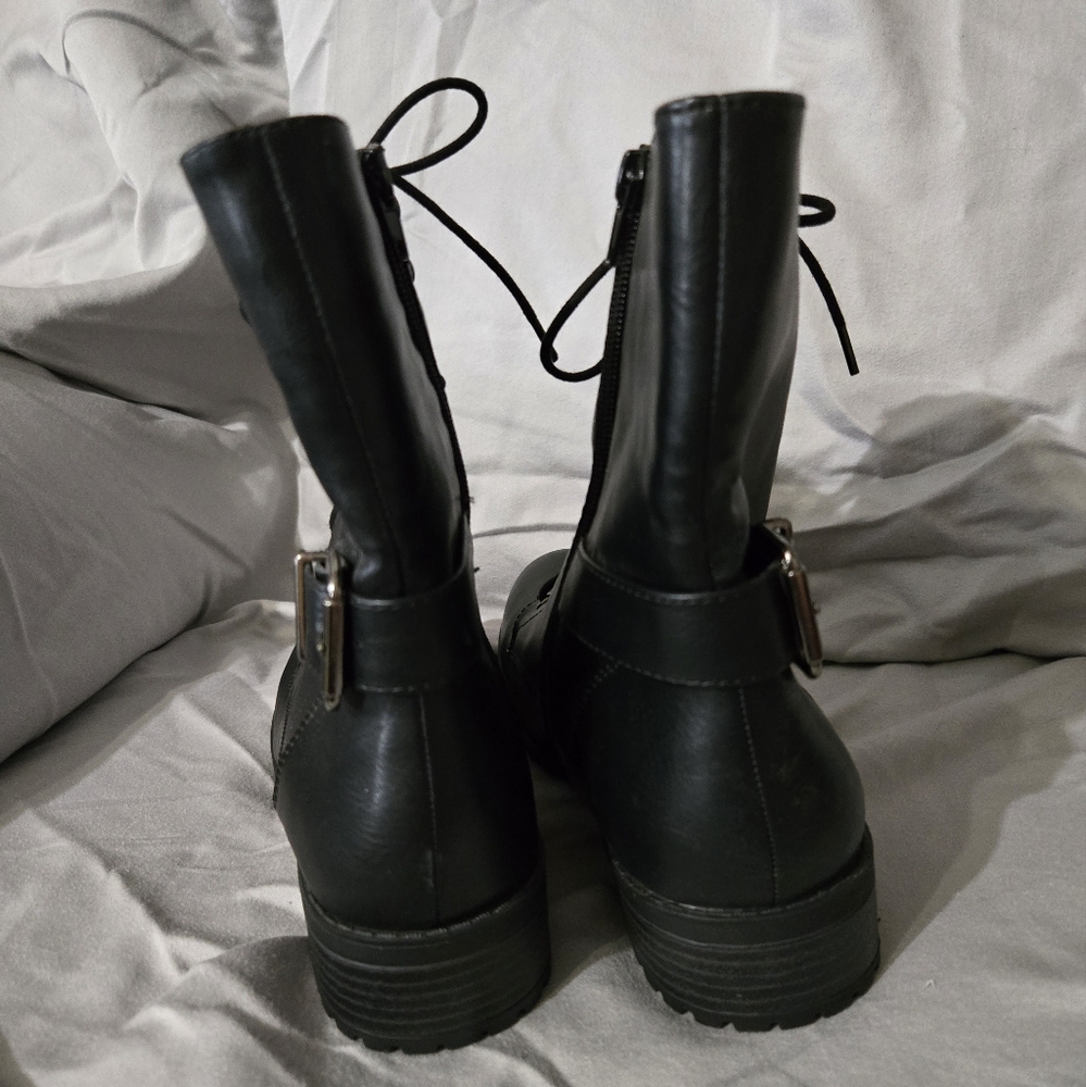 Boots - Picture 2 of 7